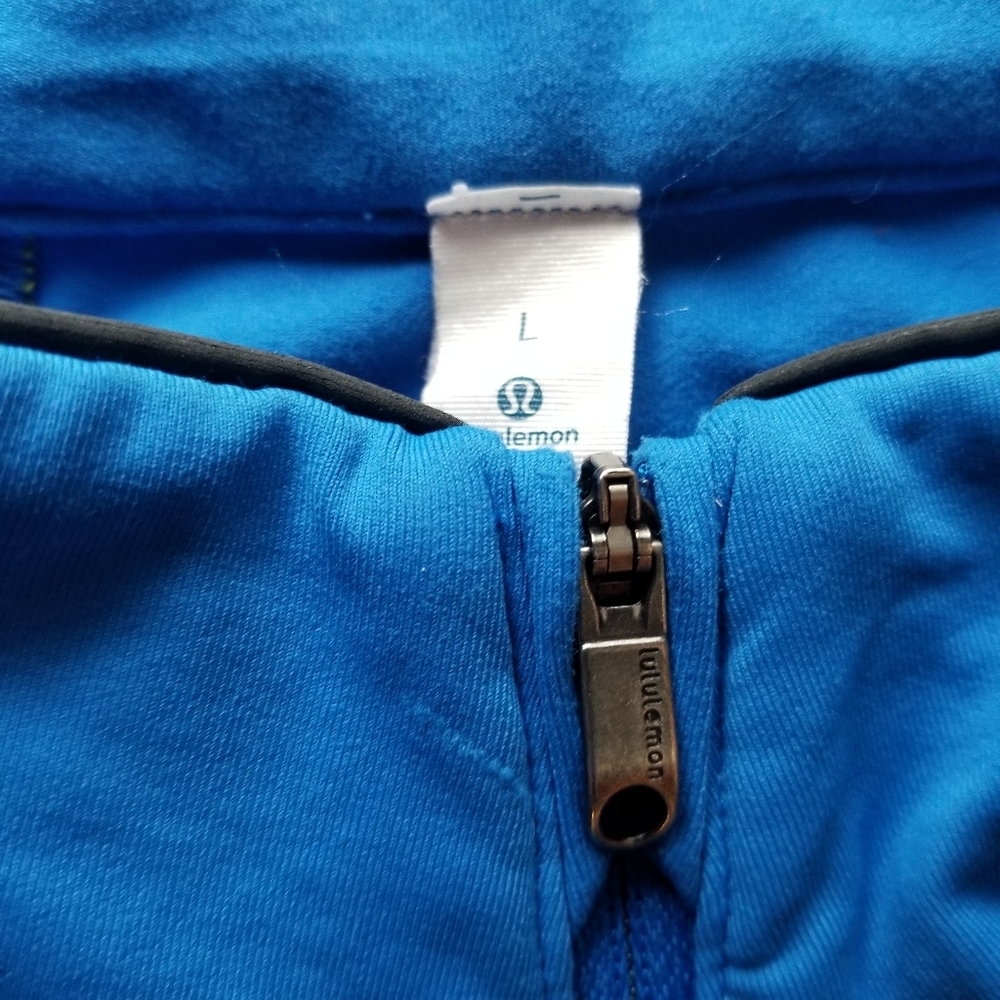 Lululemon 1/2 Zip Pullover - Picture 3 of 10